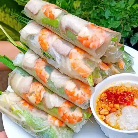 Hình ảnh Chị Trâm - Gỏi Cuốn & Hột Vịt Lộn - Huỳnh Tấn Phát