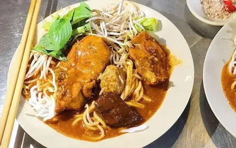 Hình ảnh Bánh Tầm Cay Cà Mau A Phát - Hoàng Hoa Thám