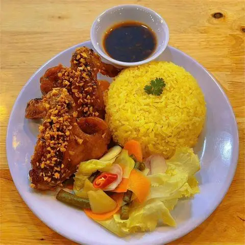 Hình ảnh Cơm Gà Xóc Tỏi Nhiều - Tạ Quang Bửu