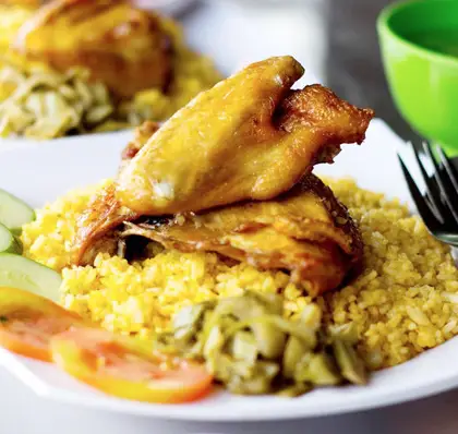 Hình ảnh Cơm Gà Xối Mỡ Bình Dân 25K - Bùi Đình Túy