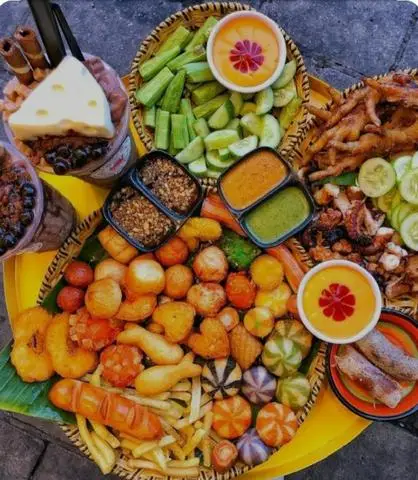 Hình ảnh Ăn Vặt Nhiệt Đới - Chân Gà Sốt Thái & Mì Trộn, Cá Viên Chiên - Mã Lò
