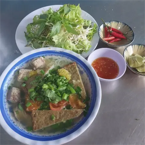 Hình ảnh Cơm Gà Xối Mỡ & Bún Chả Cá Nha Trang - Tam Bình