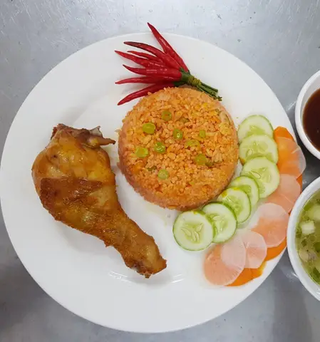 Hình ảnh Cơm Gà Xối Mỡ Chang Tròn - Bàu Cát 4
