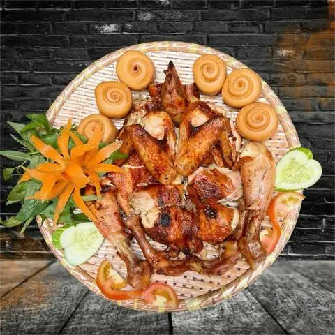 Hình ảnh Gà Nướng Lu Việt Hương - Phạm Văn Đồng