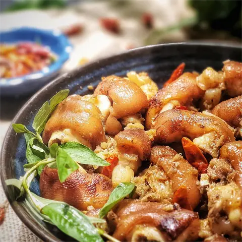 Hình ảnh Minh Vũ - Nem Nắm, Chân Giò Giả Cầy & Chạo Chân Giò - Trần Văn Mười