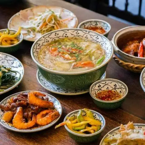Hình ảnh Cơm Trưa Gia Đình - Chiến Lược
