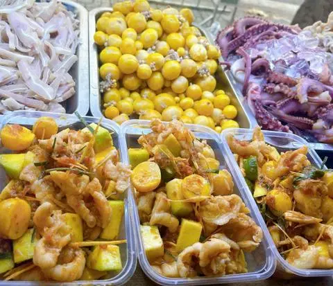 Hình ảnh Chân Gà Sốt Thái Em Út - Lê Thị Hà