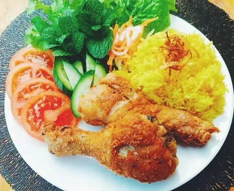 Hình ảnh Cơm Gà Xối Mỡ Thái - Hương Lộ 2