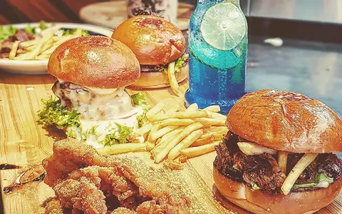 Hình ảnh Cheesy Burger - Tô Hiến Thành