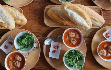 Hình ảnh Bánh Mì Chấm - Cá Hấp Sốt Cà & Bánh Mì Xíu Mại - Hương Lộ 2