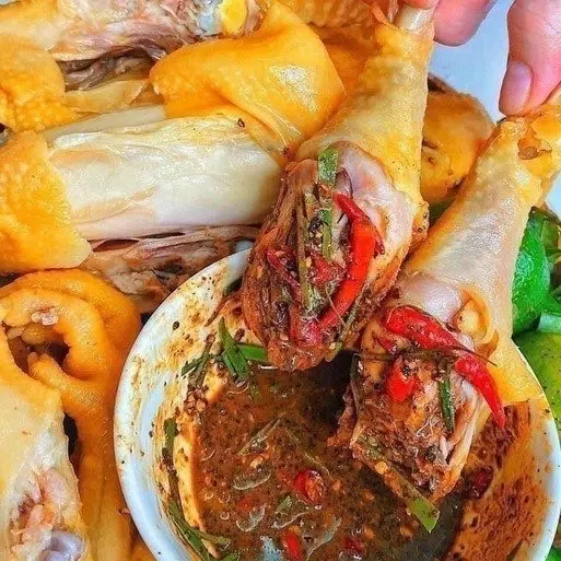 Hình ảnh Gà Hấp Muối Nửa Con (kèm rau, dưa, muối chấm)