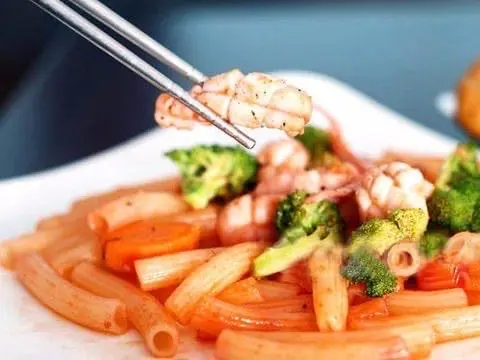 Hình ảnh Nui xào mực
