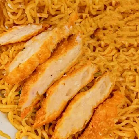Hình ảnh Mì Trộn Sốt, Tỏi Bơ Đặc Biệt, Chả Cốm Làng Vòng (Kèm Tương Ớt, Cà, Rau Bắp/Cải Thảo, Nấm)