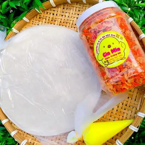 Hình ảnh Bánh tráng phơi sương - muối tôm hành phi kèm bơ