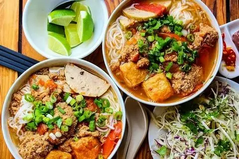 Hình ảnh Bún Riêu Ốc + Cua + Giò
