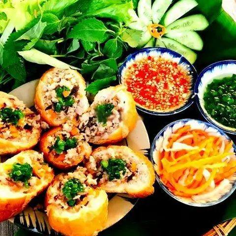 Hình ảnh Bánh ướt - Bánh mì hấp - 2 Coca-Cola