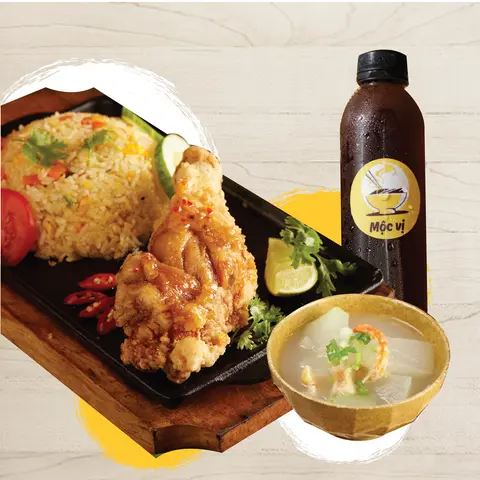 Hình ảnh Cơm gà giòn Mộc Vị - Canh - Nước mát