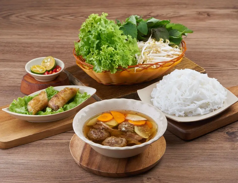 Hình ảnh Bún Chả Hà Nội đặc biệt - nem rán