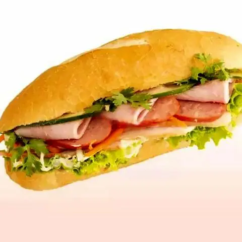 Hình ảnh Bánh mì thịt chả - trứng ốp la