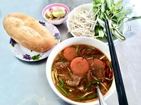 Hình ảnh Bánh mì bò kho