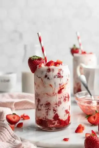 Hình ảnh Sữa chua dâu
