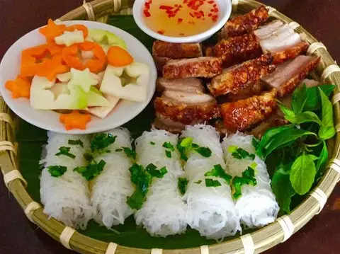 Hình ảnh Bánh hỏi heo quay đặc biệt