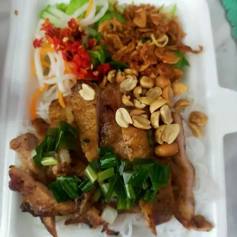 Hình ảnh Bánh Ướt Thịt Nướng 