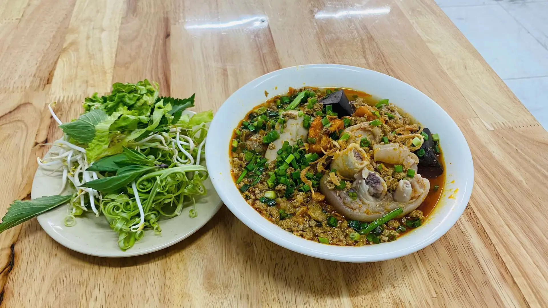 Hình ảnh Bún riêu giò