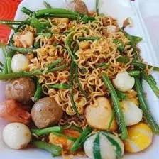 Hình ảnh Mỳ xào cá viên + trứng