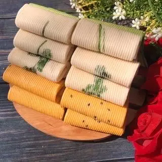 Hình ảnh  bánh ống ngò nhân kem ( màu trắng)
