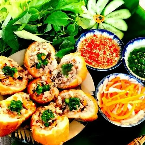 Hình ảnh Bánh mì hấp - Coca-Cola