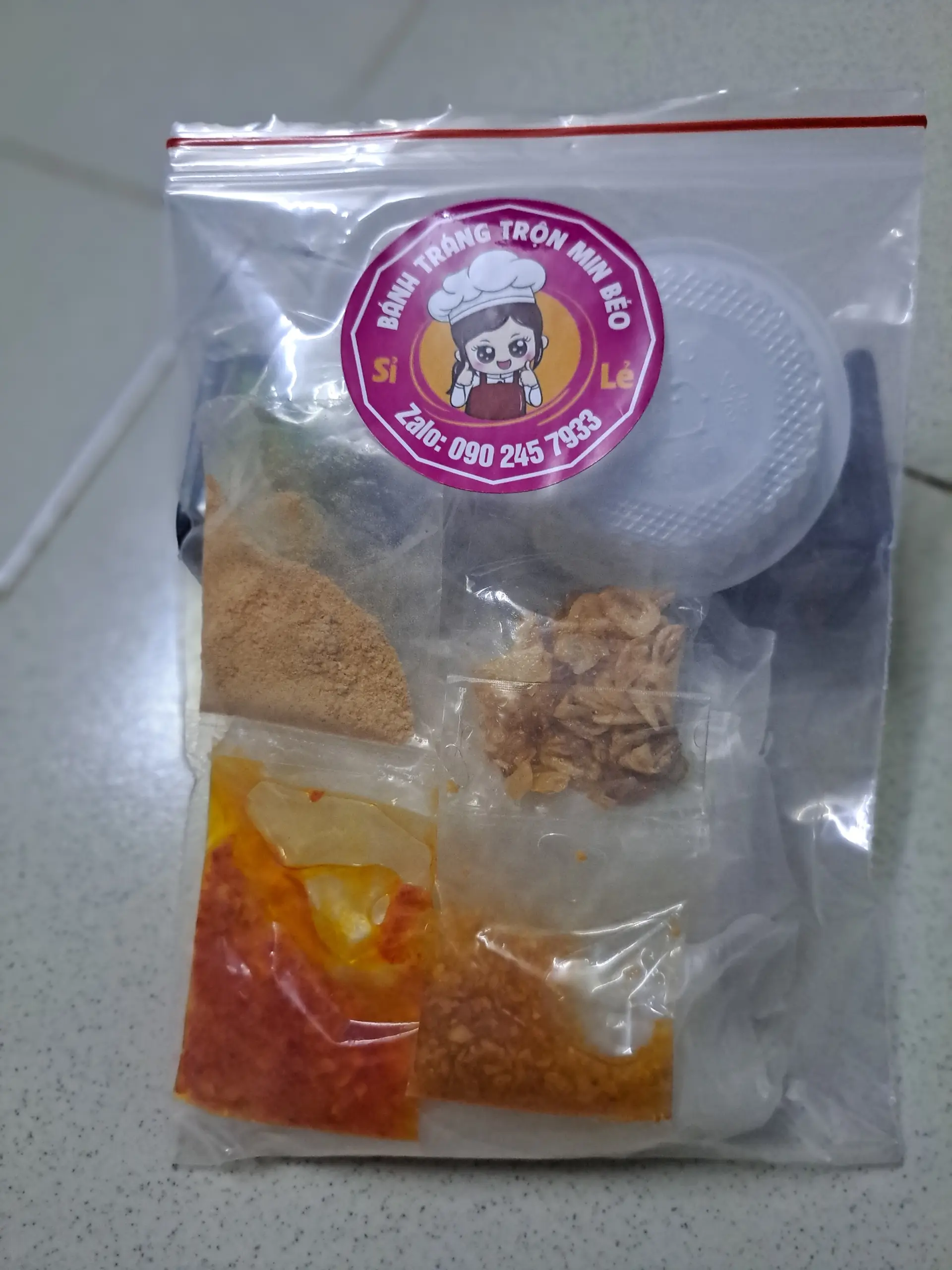 Hình ảnh Bánh tráng dẻo ớt rim mật ong hành phi