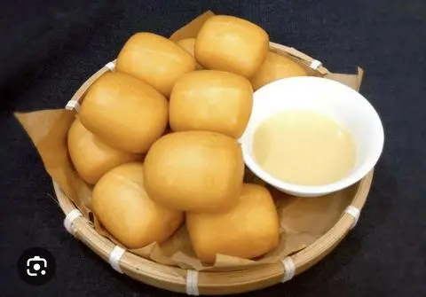 Hình ảnh Bánh bao chiên chấm sữa