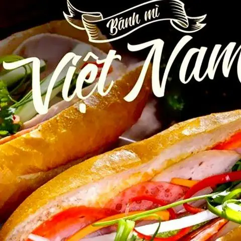 Hình ảnh Bánh mì xúc xích tỏi - trứng ốp la