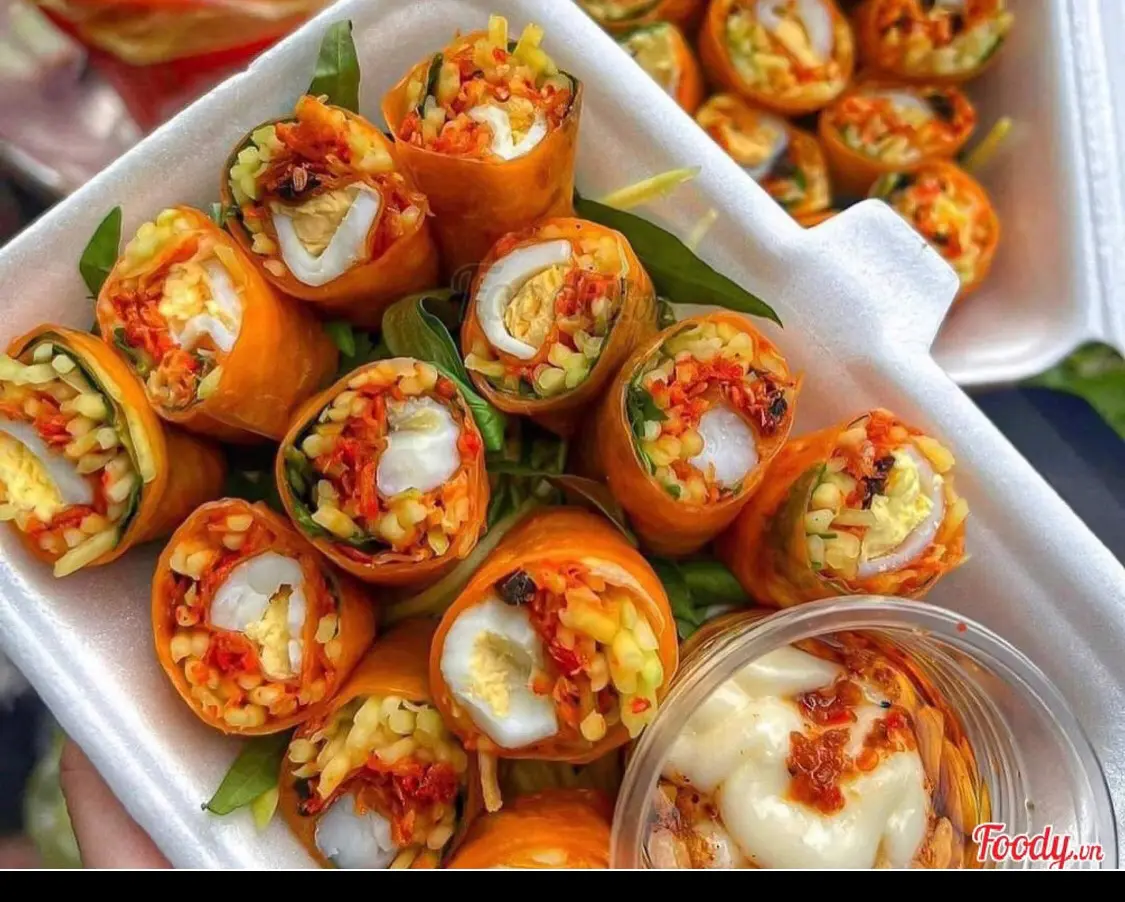 Hình ảnh bánh tráng đỏ cuốn trứng cút sốt mayo 