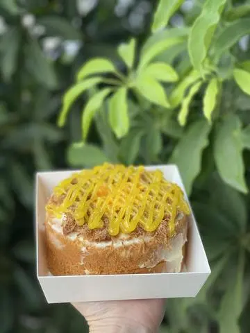 Hình ảnh Bánh bông lan trứng muối