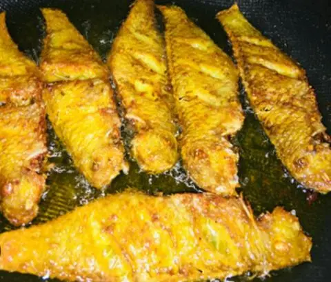 Hình ảnh cơm cá mó chiên xả 