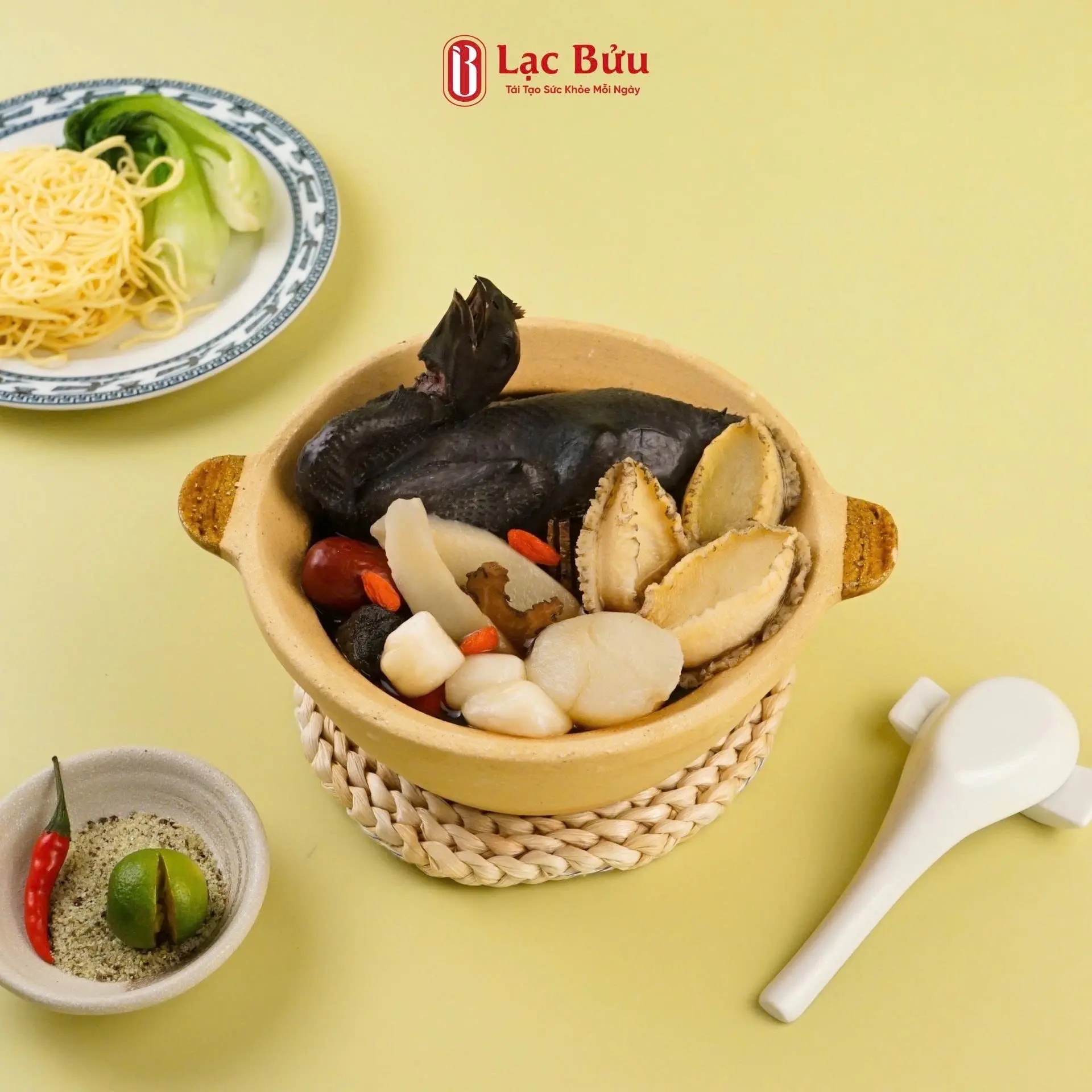 Hình ảnh Gà Ác Bào Ngư Tiềm Thuốc Bắc Đặc Biệt (thố đất)