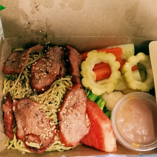 Hình ảnh Mì rau củ + Lườn ngỗng hun khói + Rau củ mix