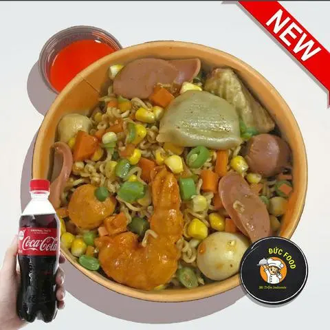 Hình ảnh Mì Trộn Thập Cẩm Nhiều Mì và Coca