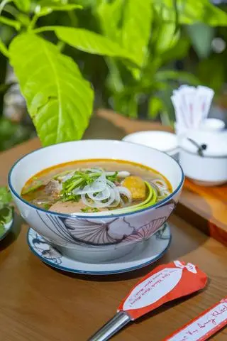 Hình ảnh Bún bò đặc biệt ( full topping)