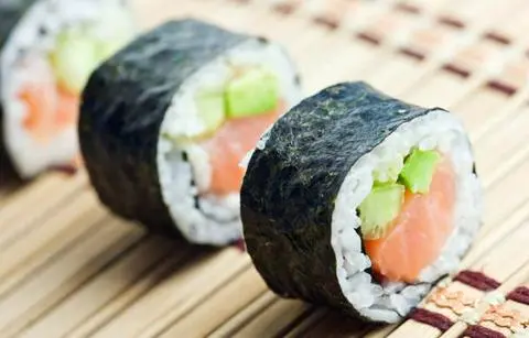 Hình ảnh Sushi Cá Hồi & Bơ Trái 5 Viên