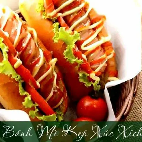 Hình ảnh Bánh mì kẹp xúc xích