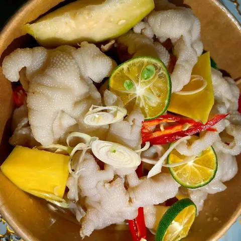 Hình ảnh Chân gà rút xương sả tắc