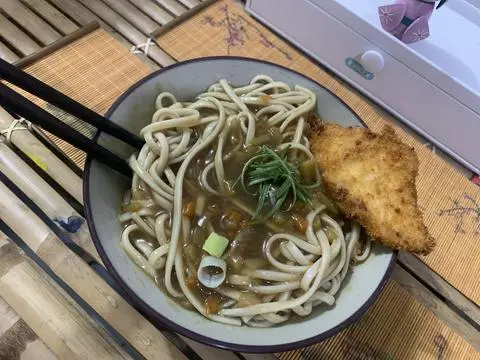 Hình ảnh mì cà ri gà chiên xù 