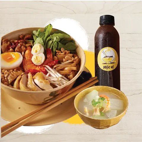 Hình ảnh Mì quảng trộn thập cẩm - Canh - Nước mát