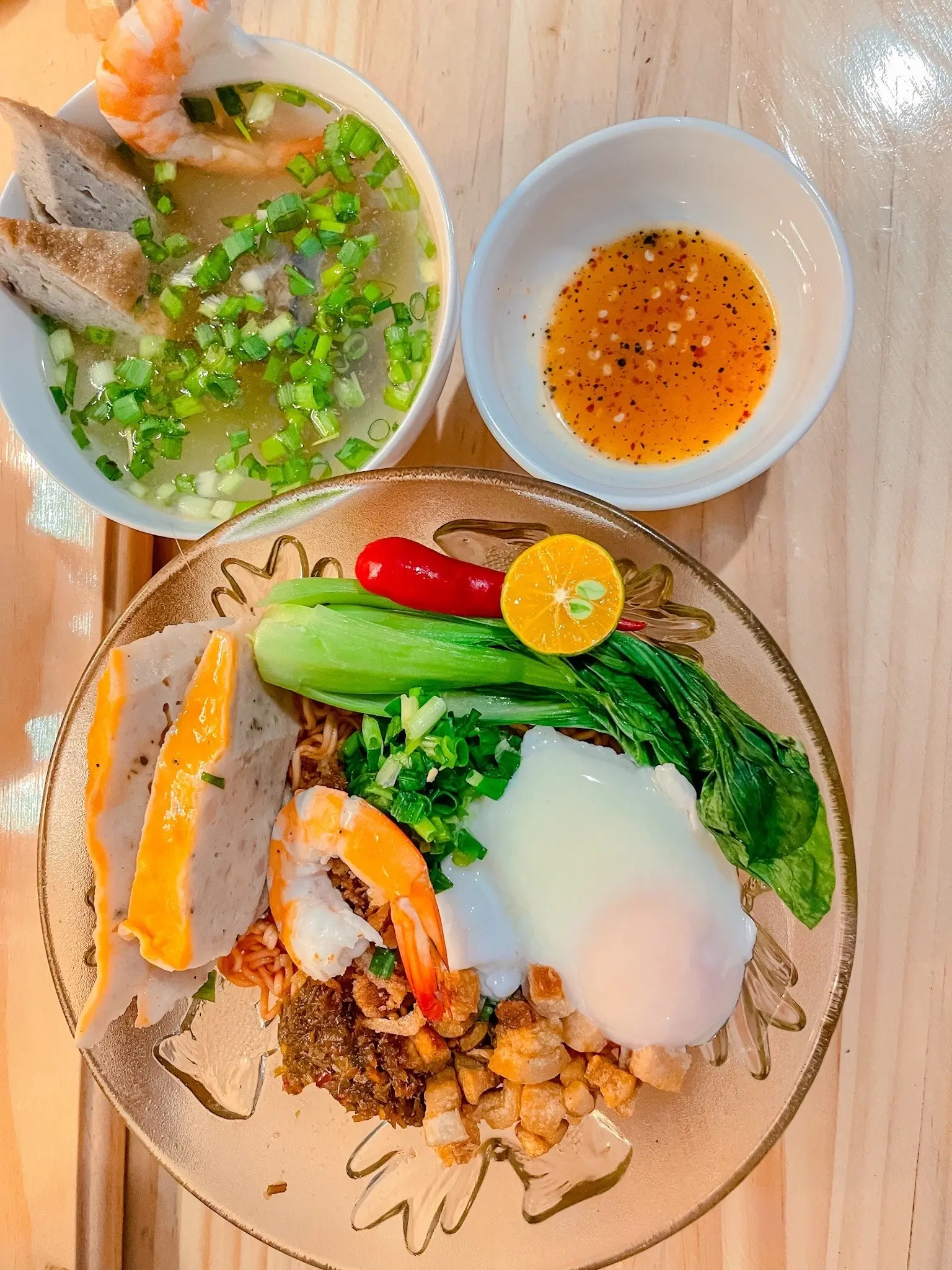 Hình ảnh MÌ TRỘN TRỨNG LÒNG ĐÀO CHẢ CUA + TÔM