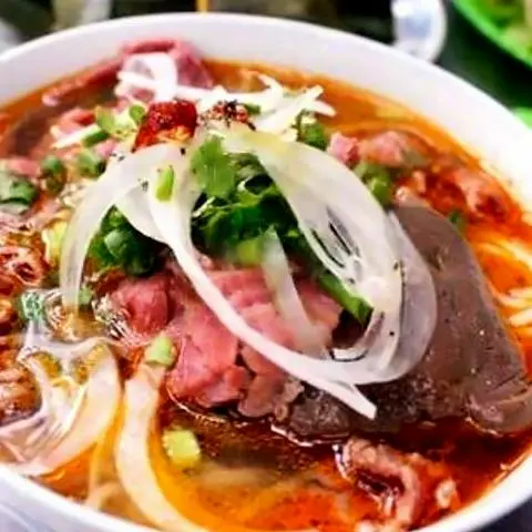 Hình ảnh Bún bò Tái