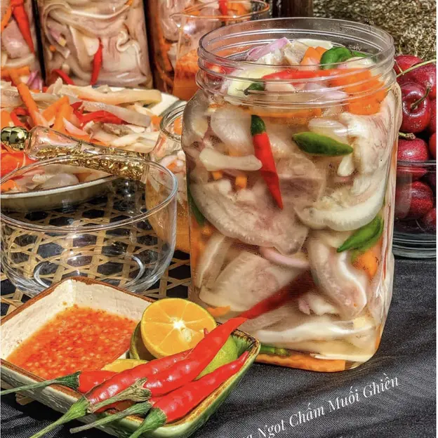 Hình ảnh Tai Heo Hủ 800gr