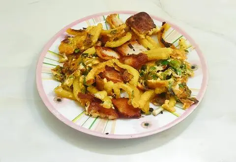 Hình ảnh Bột chiên nui chiên trứng